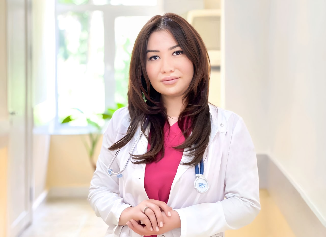 Porno aktrisa Siri Jinsiy olat va toplardagi qadamlar