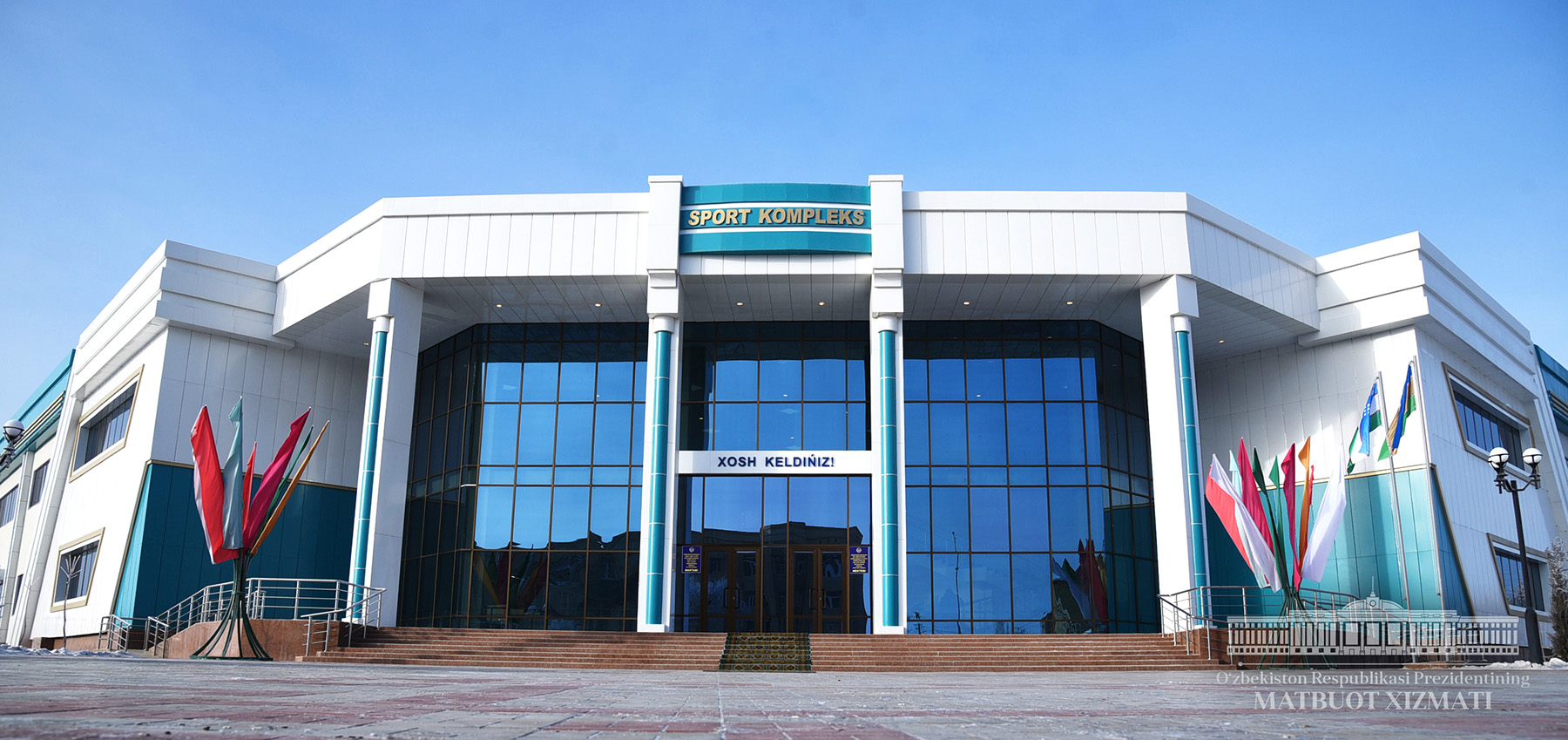 Hamkasb bilan haqiqiy jinsiy aloqa Yigitlar yalangoch yechinishadi