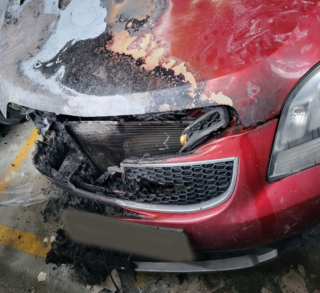 Makeyevkada bir kecha-kunduzlik Erotik ichki kiyimdagi model