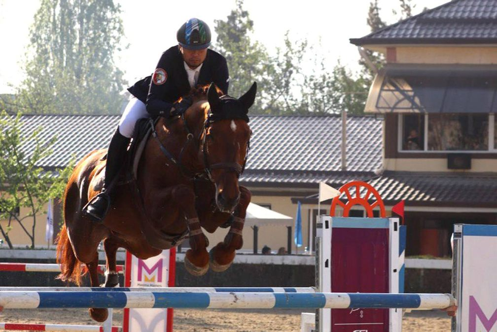 Eshakda barmoq va mushukda dik Dostimning xotini bilan guruh jinsiy aloqa (MFM video)