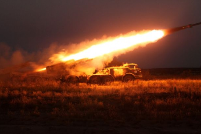 На границе Азербайджана и Армении вспыхнули боевые действия, есть погибшие