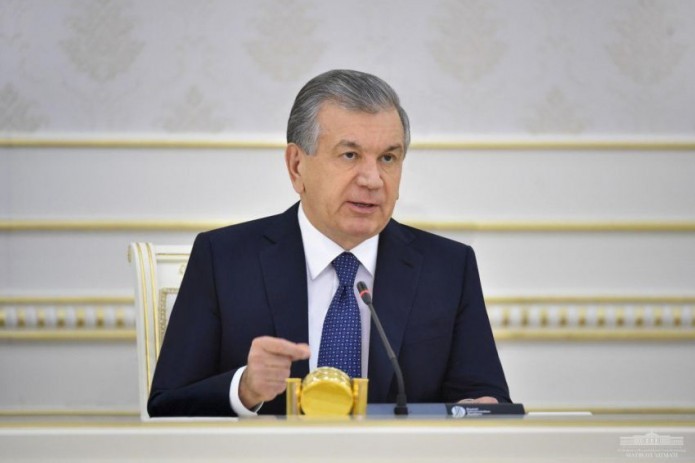 Mirziyoyev instructs to study possibility of purchasing vaccines and vaccinating population