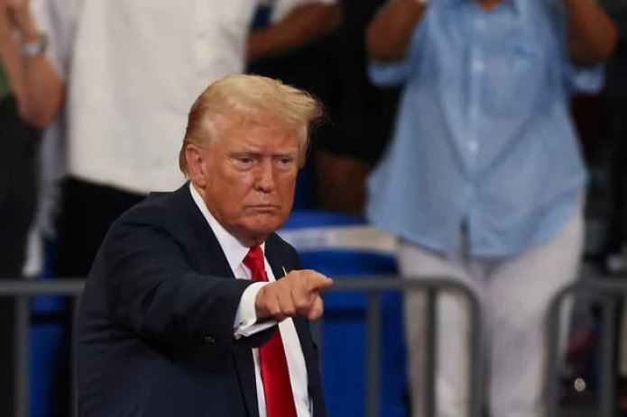 Трамп фонд бозорининг қулашида АҚШ раҳбариятини айблади
