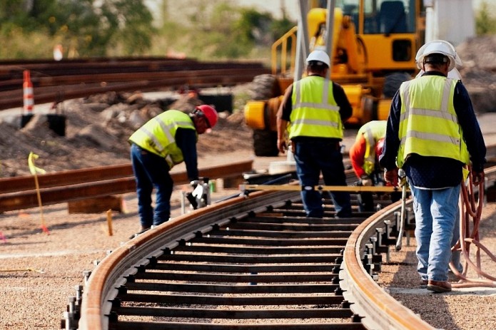 Из Навои в Бухару строится новая железная дорога для поезда Афросиёб