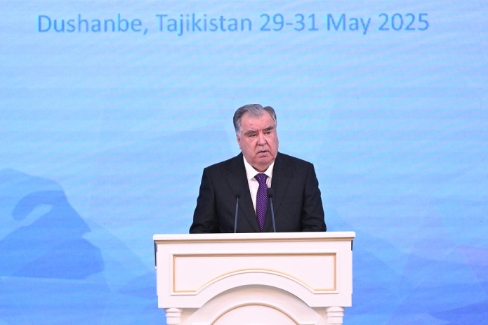2023 yilda muzliklar 600 gigatonna suv yo‘qotdi – Imomali Rahmon