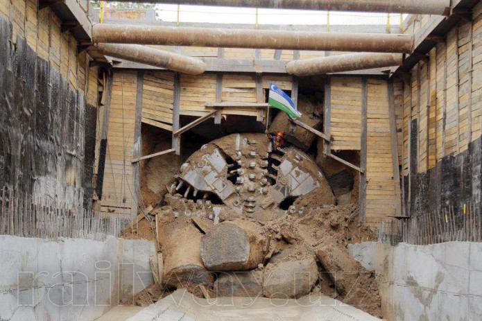 На Юнусабадской ветке метро проложили тоннель протяженностью 1,5 км