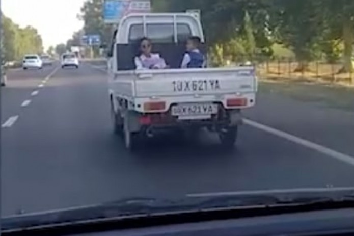 В Ташкентской области мужчина отвез своих детей в школу в багажнике «Labo»