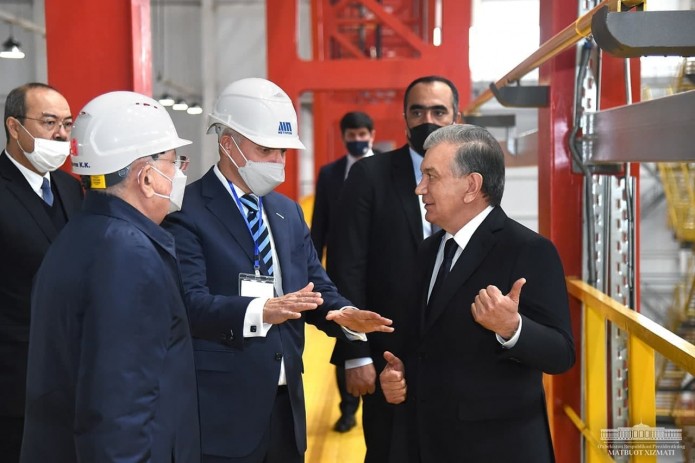 Президент ознакомился с возможностями Ташкентского металлургического завода