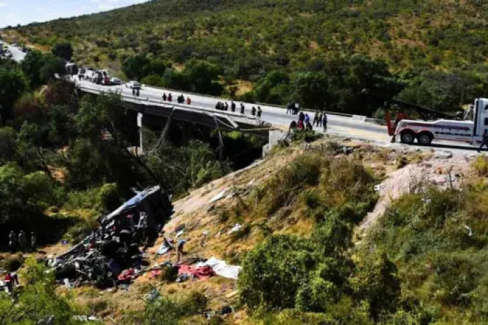 Meksikada avtobus va yuk mashinasining to‘qnashuvi oqibatida 24 kishi halok bo‘ldi