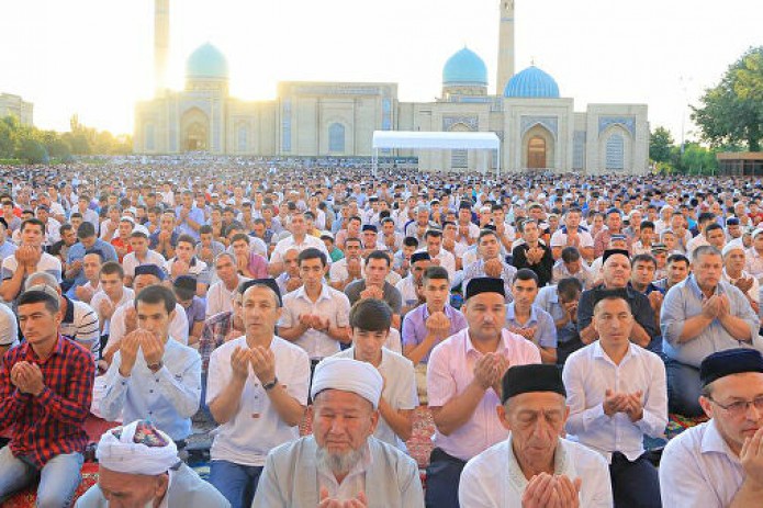 В Узбекистане, из-за распространения коронавируса, в мечетях не будут проводить праздничный намаз