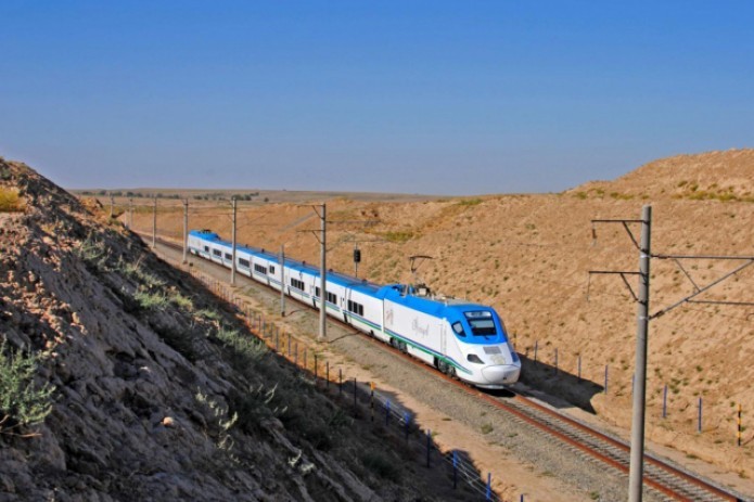 В Узбекистане из-за аномальной жары ограничили скорость поездов