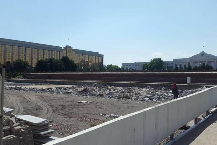 Хокимият прокомментировал информацию о сносе фонтана на площади Мустакиллик