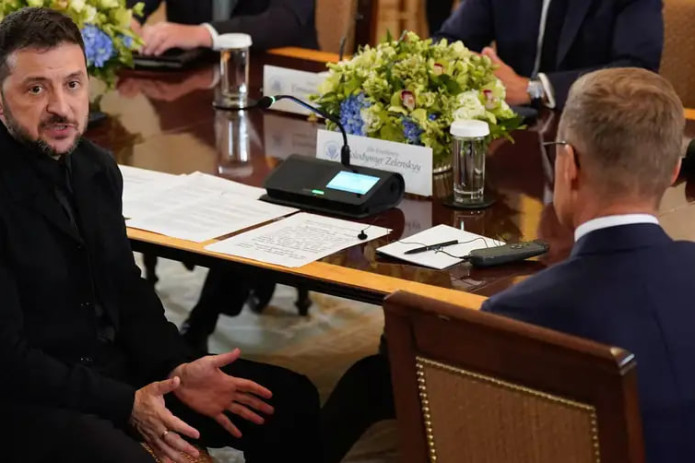 Bloomberg: Ukraina tinchlik uchun Rossiyaga qarshi sanksiyalarni bekor qilishga rozi