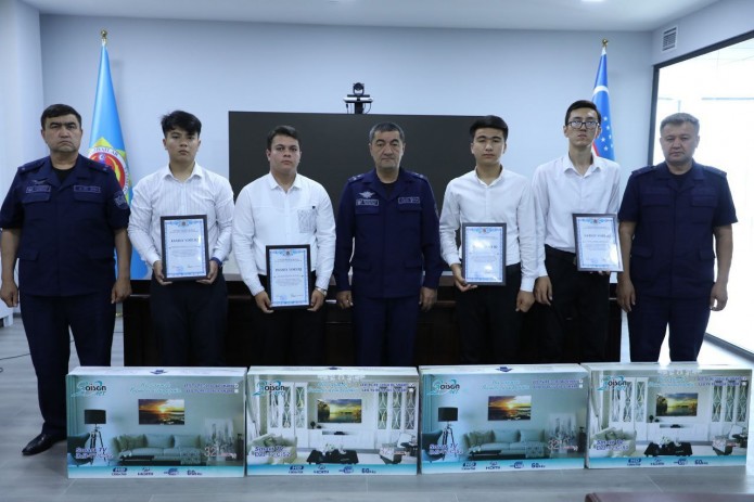 Xojayin qullarni boglab qoydi Porno yulduzlar porno videolar