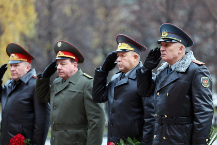 O‘zbekiston mudofaa vaziri Bahodir Qurbonov Moskvaga bordi