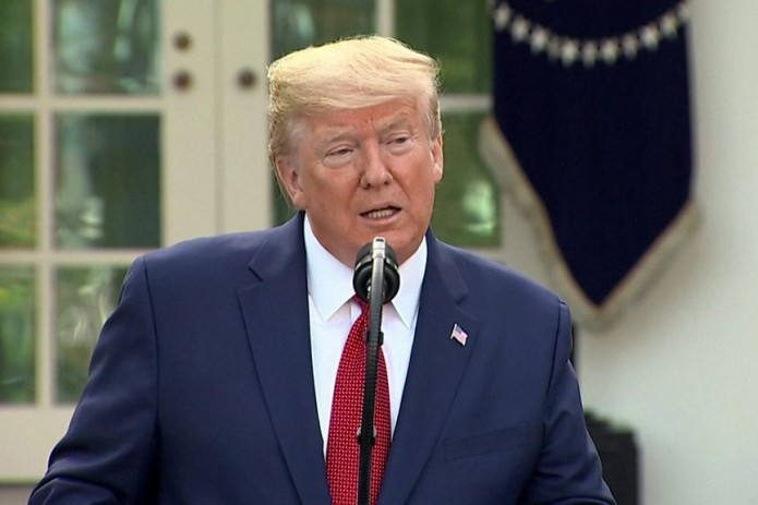 Tramp masjidlarni ochishni buyurdi