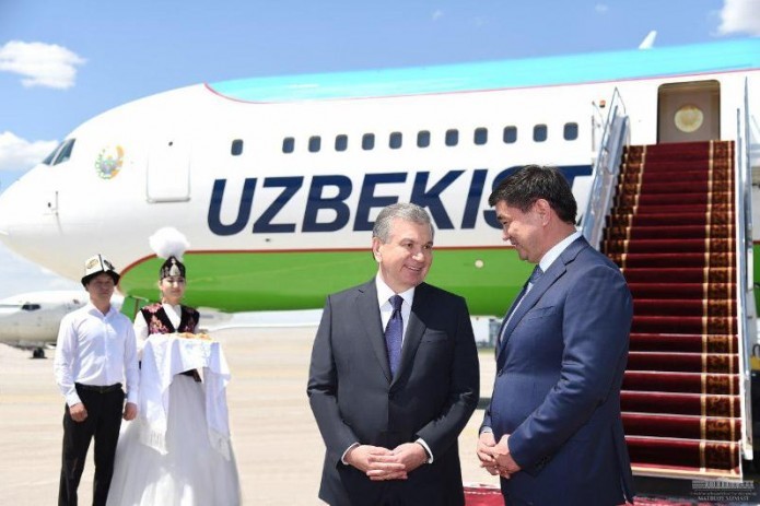 President Shavkat Mirziyoyev arrives in Bishkek