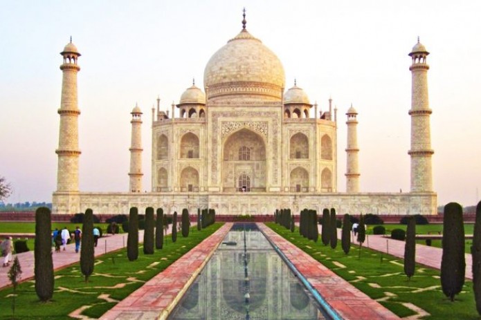 Pollution 'killing' India’s iconic Taj Mahal