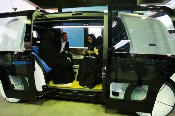 В ОАЭ представили прототип беспилотного авто