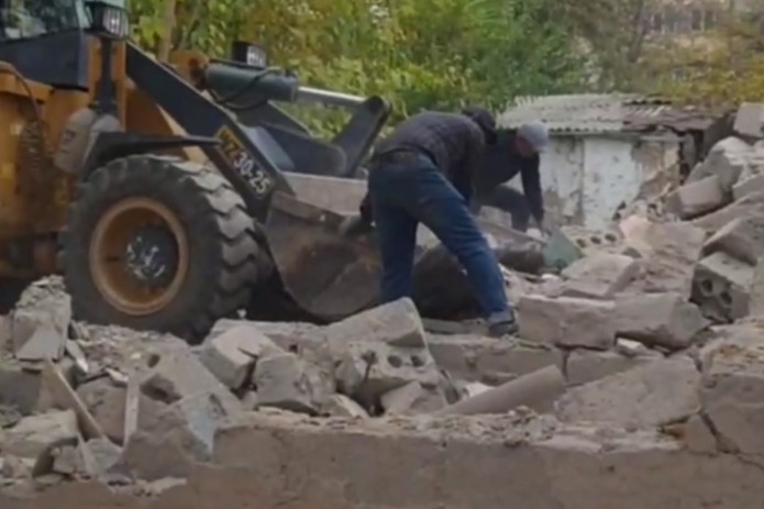 “Dendropark”dagi noqonuniy binolarni sud qarori asosida buzish boshlandi