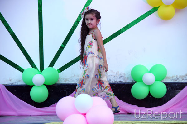 В Ташкенте состоялось детское дефиле национального костюма "Туморча"
