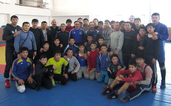 Борцы Казахстана проведут учебно-тренировочные сборы в Ташкенте