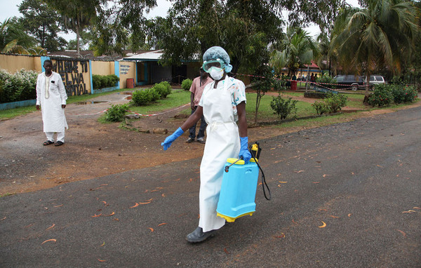 В Либерии из карантинного центра сбежали больные лихорадкой Эбола