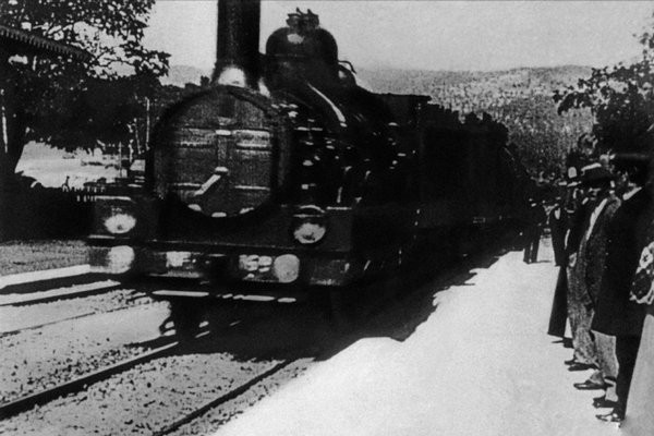 28 dekabr – Xalqaro kino kuni