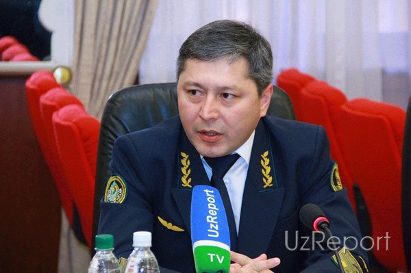 Жалаңаш жасыл Полина Сүйкімді сұлу өзінің дымқыл қынапшасына мүшесін алады