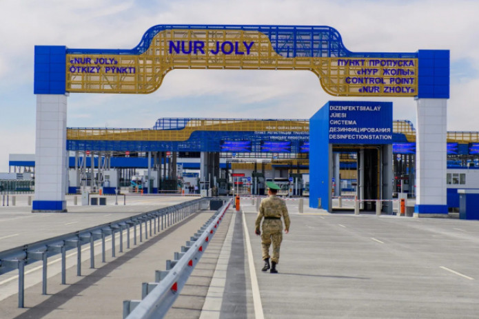 Endi Qozog'istonga kirish uchun xorijliklar majburiy pullik ruxsatnoma olishlari kerak bo'ladi