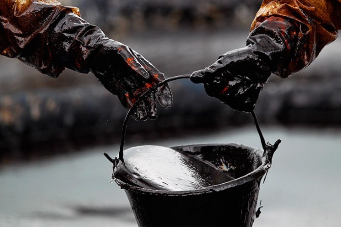 Цена на нефть упала до минимума за 18 лет