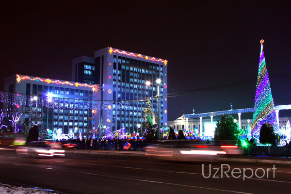 Новогодние елки установлены в трех местах Ташкента