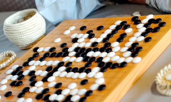 Искусственный интеллект Google впервые обыграл человека в игру Го