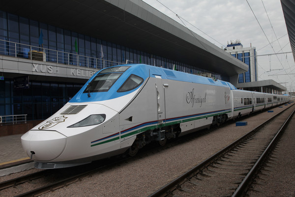 Поезд "Афросиёб" совершил первый рейс по маршруту "Ташкент-Бухара"