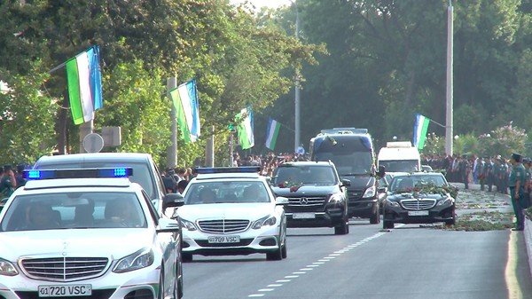 Летний дождь в Ташкенте обернулся потопом на дорогах — видео