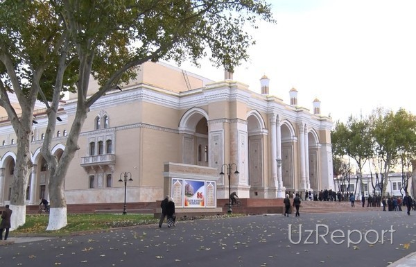 В обращение введены почтовые марки, посвященные ГАБТ им. А.Навои