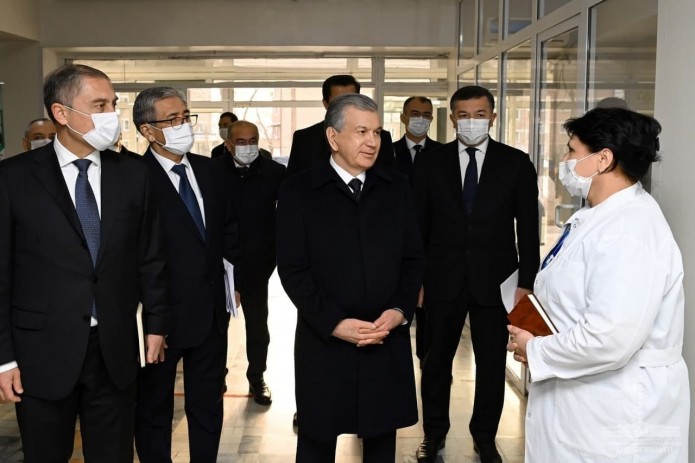 Shavkat Mirziyoyev Mirzo Ulug'bek tumanidagi 7-oilaviy poliklinika faoliyati bilan tanishdi
