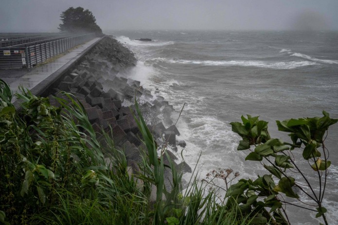 Японию затапливает мощнейший тайфун «Нанмадол»