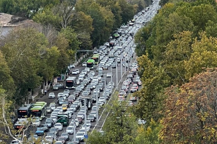 Qulay tariflarni qo‘llagan holda qisqa masofali avtobus yo‘nalishlarini joriy etish, elektrichka tizimini takomillashtirish, shaharga kiruvchi transport oqimini kamaytirish. Poytaxtda tirbandliklarni oldini olish uchun qanday ishlar amalga oshiriladi?