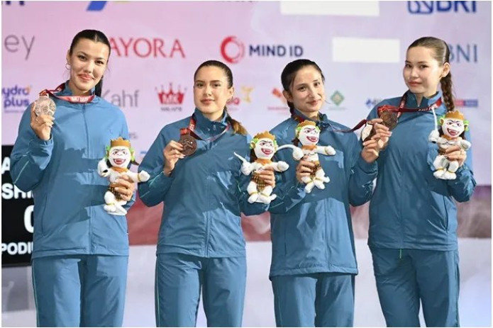 O'zbekistonlik qilichboz qizlar Osiyo chempionatida bronza medalini qo'lga kiritishdi