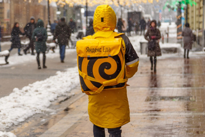 Peterburgda migrantlar uchun kuryerlik faoliyati taqiqlandi