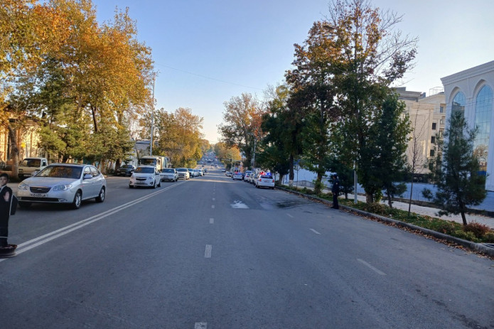 Samarqandda avtobus maktab yaqinida yo‘lni kesib o‘tayotgan bolani urib yubordi. U voqea joyida vafot etgan