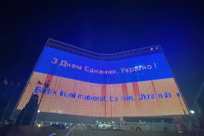 В гостинице «Узбекистан» прокомментировали размещение украинского флага на экране