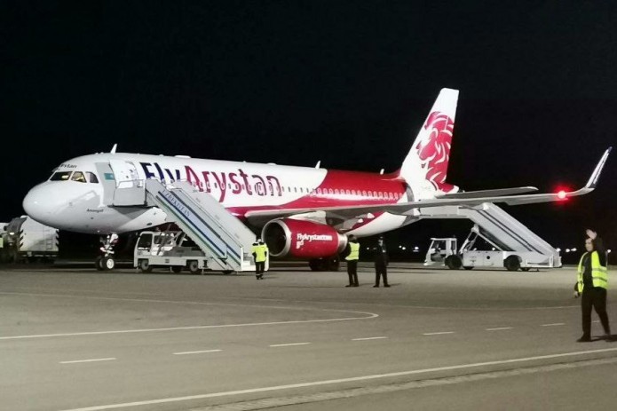 Самолёт Fly Arystan экстренно приземлился в аэропорту Ургенча