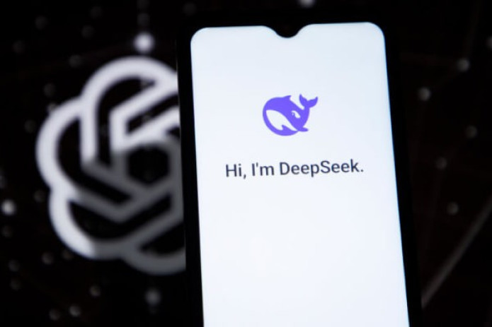 AQSh DeepSeek sun’iy intellekt chatbotini Xitoy armiyasiga yordam berishda aybladi