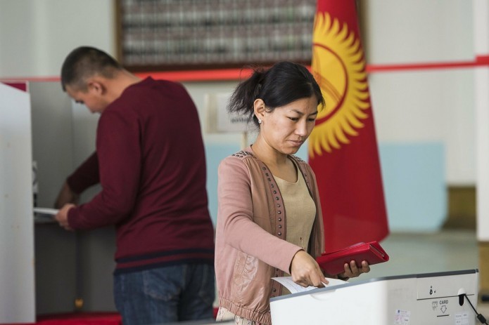 В Кыргызстане проходят выборы президента и референдум о форме правления