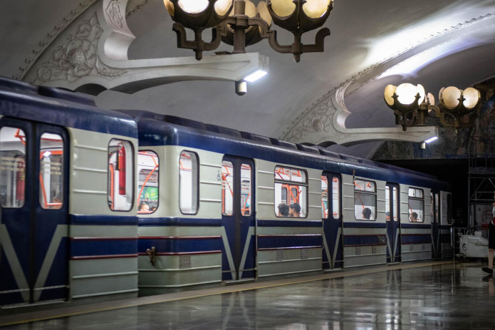 Toshkentda metroda begona ayolning belidan past qismini ushlagan yigit qamaldi