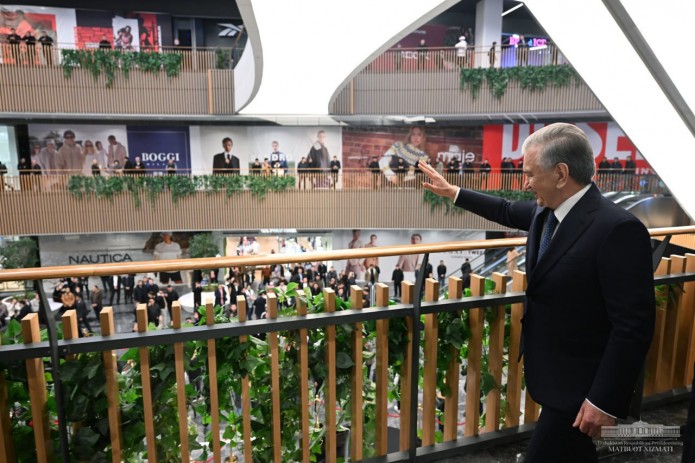 Prezident Tashkent City Mall savdo-ko‘ngilochar markazini borib ko'rdi
