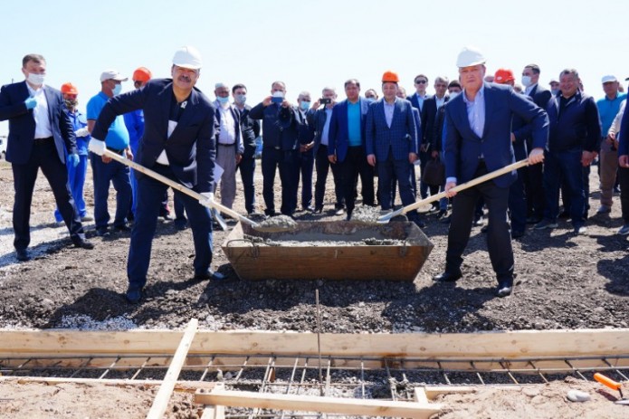 Абдулла Арипов и Аскар Мамин дали старт строительству нового микрорайона в Казахстане