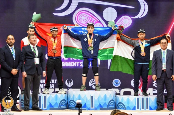 Диёрбек Рузметов стал абсолютным чемпионом Азии по тяжёлой атлетике